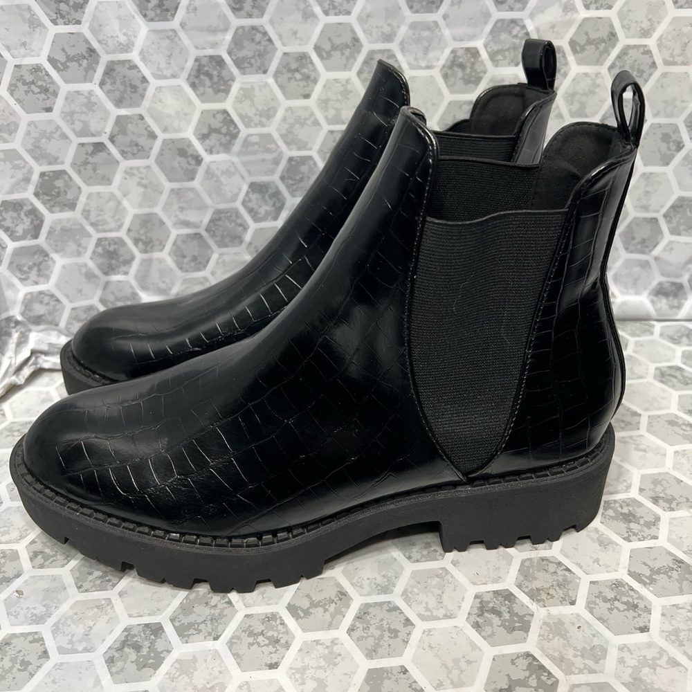 Chunky black boots croc size 10